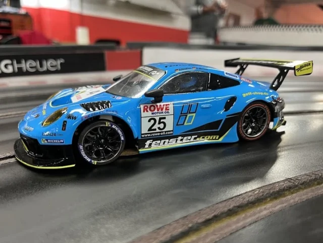 🇪🇸 🔥 Los Porsche 911 GT3-R Challenge no solo dominan la pista... ¡también roban miradas! 🏁
Su diseño de líneas perfectas y alma de competición los hacen simplemente irresistibles.
Ya sea en una curva o descansando en boxes, siempre lucen espectaculares.
Pura pasión por el Slot Racing. 💨💥

🇬🇧 🔥 The Porsche 911 GT3-R Challenge cars don’t just own the track… they steal the spotlight too! 🏁
With perfect lines and a true racing soul, they’re simply irresistible.
Whether tearing through a corner or resting in the pits, they always look spectacular.
Pure passion for Slot Racing. 💨💥

#124scale #scale124 #slotcars #slotcarsofinstagram #slotracing #slotporn #gt3 #gtracing #porsche #911gt3r #porsche911gt3r #grello #icarindoor #tecnocolor.tt #anoiaworld