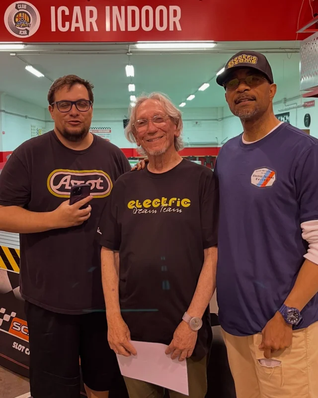 🇺🇸 Today we had the pleasure of welcoming Eddie, Cedric, and Marco from Electric Dreams ⚡️
An afternoon full of ideas, inspiration, and great energy. Thank you for sharing your passion with us!

🇪🇸 Hoy tuvimos el placer de dar la bienvenida a Eddie, Cedric y Marco de Electric Dreams ⚡️
Una tarde llena de ideas, inspiración y mucha energía positiva. ¡Gracias por compartir vuestra pasión con nosotros!

#slotcarsareback #slotcarstore #slotracingcars #friends #icarindoor #slotcarsofinstagram #slotcarspassion #anoia_world