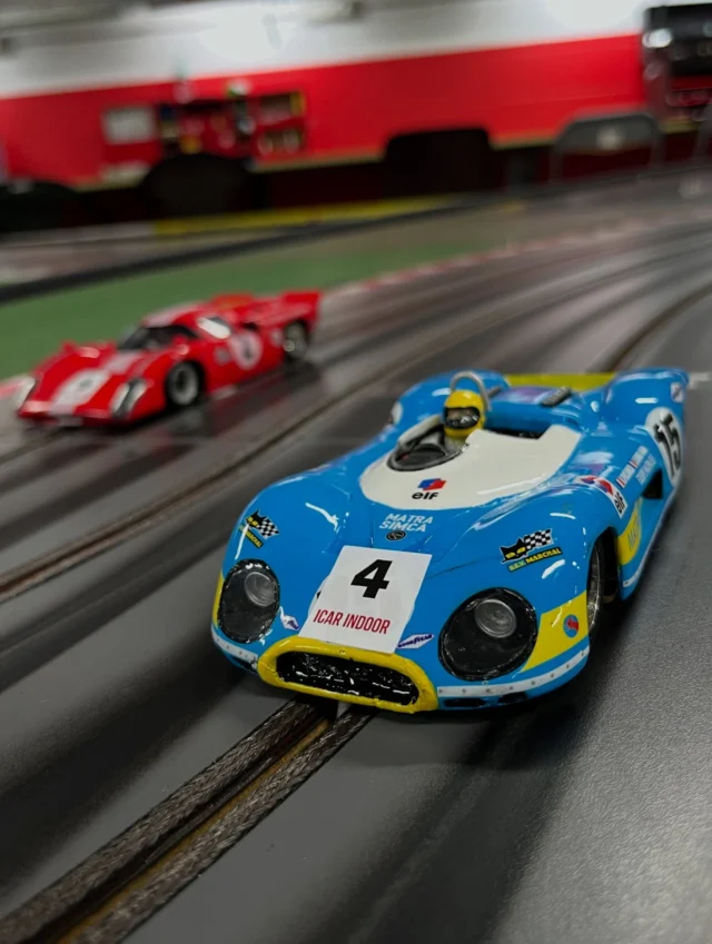 🇪🇸Lo clásico perdura, también en la competición. 🏁
Así quedó demostrado el pasado viernes en la carrera que celebramos. 🏎️
Una jornada que nos recordó que, aunque el tiempo pase, hay emociones que nunca cambian. ⏳❤️

🇬🇧Classics endure – even in competition. 🏁
This was proven last Friday during the race we held. 🏎️
A day that reminded us that, although time passes, some emotions never change. ⏳❤️

#SlotRacing #slotcarsofinstagram #slotcargallery #slotporn #scalemodelling #scalextric #porsche #ferrari #classiccarspotting #gulfracing #slotcarsareback #HistoricSlotCarPassion 🚗⚡